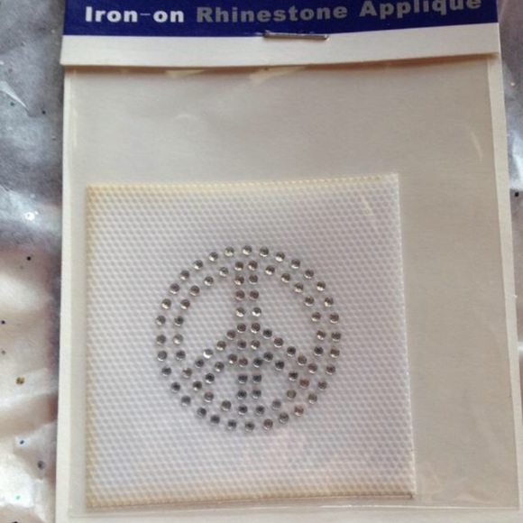 Hot Fix Iron on Rhinestone Peace Sign Sewing - Picture 2 of 4